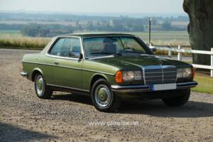 Image 2/17 of Mercedes-Benz 280 CE (1977)