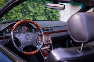 Obraz 3/50 pojazdu Mercedes-Benz 300 CE-24 (1992)