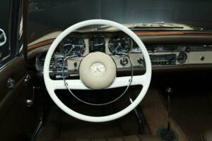 Image 16/50 of Mercedes-Benz 230 SL (1967)