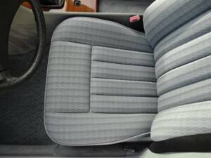 Bild 13/24 von Mercedes-Benz 230 E (1990)