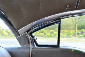 Image 32/50 of Cadillac de Ville Touring Sedan (1958)