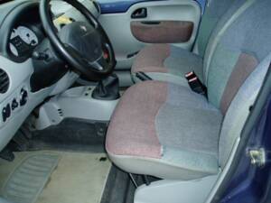 Bild 8/12 von Renault Kangoo 1.6 16V 4x4 (2002)