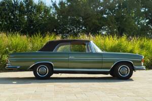 Image 8/50 of Mercedes-Benz 220 SE b (1964)