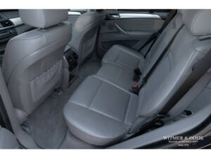 Image 28/34 of BMW X5 xDrive48i (2006)
