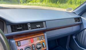 Bild 29/31 von Mercedes-Benz E 220 (1994)