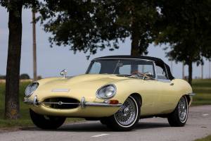 Image 34/35 de Jaguar E-Type (1967)