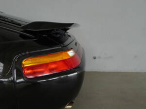 Image 27/36 of Porsche 928 GTS (1994)