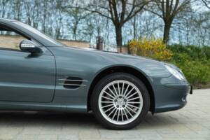 Image 20/50 of Mercedes-Benz SL 500 (2001)