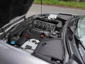 Image 15/19 of Jaguar XK8 4.0 (2001)