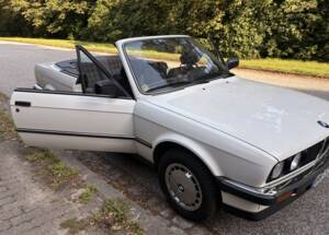 Immagine 11/75 di BMW 320i (1988)