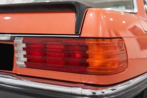 Image 30/89 of Mercedes-Benz 500 SLC (1980)