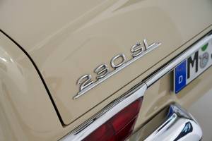 Image 9/25 of Mercedes-Benz 230 SL (1966)