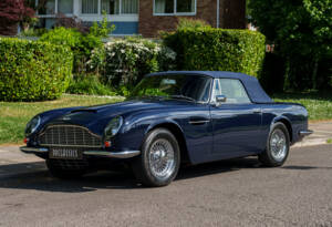 Image 7/28 of Aston Martin DB 6 Mk II Volante (1970)