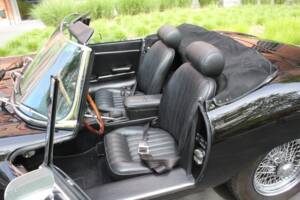 Image 12/24 of Jaguar E-Type (1970)