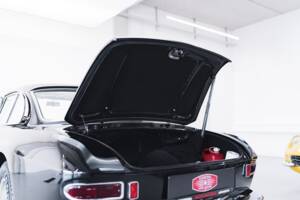 Image 70/100 of Ferrari 330 GT 2+2 (1965)