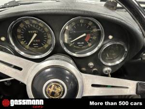 Immagine 13/15 di Alfa Romeo 2600 Spider (1966)