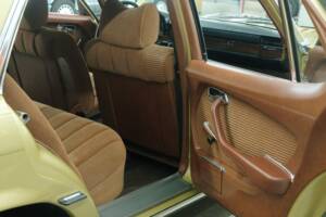 Image 43/50 de Mercedes-Benz 280 SE (1975)