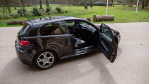 Image 30/60 of Alfa Romeo 147 3.2 GTA (2003)