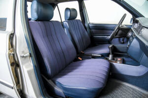 Image 20/50 of Mercedes-Benz 190 E (1986)