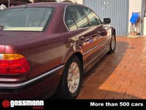 Bild 4/15 von BMW 735i (2000)