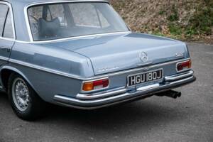 Image 14/32 of Mercedes-Benz 300 SEL 6.3 (1971)
