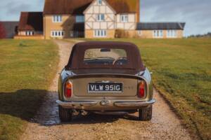 Image 21/99 of Aston Martin DB 6 Volante (1968)