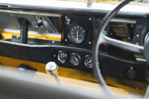 Image 51/98 of Land Rover 109 (1983)