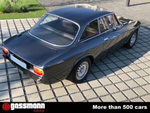 Bild 4/15 von Alfa Romeo Giulia GT 1300 Junior (1973)