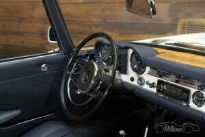 Image 15/19 of Mercedes-Benz 230 SL (1964)