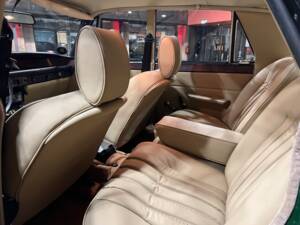 Image 17/28 of Rover 3500 S (1974)