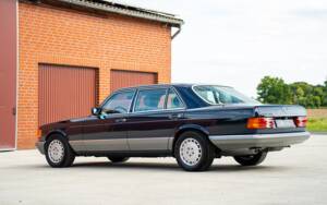 Image 4/72 de Mercedes-Benz 500 SEL (1984)