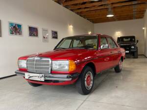 Image 4/100 of Mercedes-Benz 300 D (1983)
