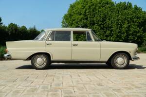 Bild 4/50 von Mercedes-Benz 200 (1966)