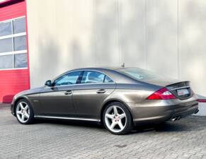 Image 2/6 de Mercedes-Benz CLS 63 AMG (2007)