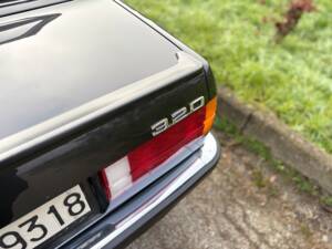 Image 26/27 de BMW 320i (1989)