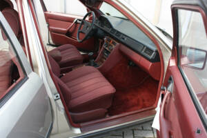Immagine 4/11 di Mercedes-Benz 200 D (1985)