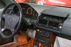 Image 21/27 of Mercedes-Benz SL 500 (1993)