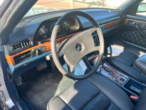 Image 20/77 of Mercedes-Benz 380 SEC (1982)