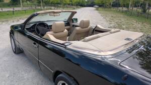 Image 3/13 de Mercedes-Benz E 220 (1994)