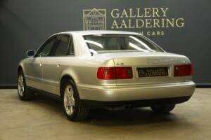 Immagine 2/50 di Audi A8 4.2 quattro (1995)