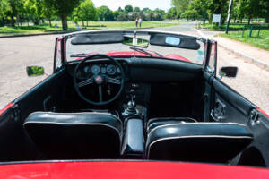 Bild 3/81 von MG MGC (1968)
