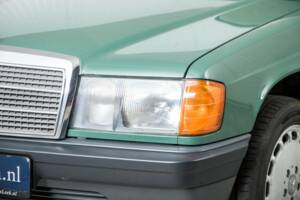 Obraz 22/50 pojazdu Mercedes-Benz 190 D 2.5 (1986)