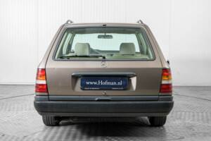 Image 13/50 of Mercedes-Benz 300 TD (1986)