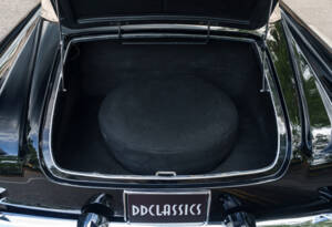 Image 28/28 of Dual-Ghia Convertible (1957)