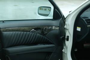 Bild 43/50 von Mercedes-Benz E 500 (2007)