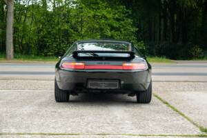 Image 13/30 of Porsche 928 GTS (1993)