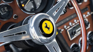 Image 37/69 de Ferrari 365 GT 2+2 (1969)
