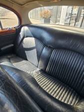 Image 13/18 of Jaguar S-Type 3.8 (1964)