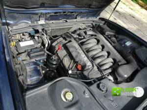 Image 22/24 of Jaguar XJ 8 Executive (1999)