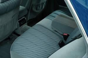 Bild 35/50 von Mercedes-Benz 300 SE (1990)